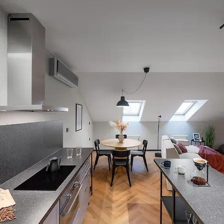 Antre 2 - Podkrovný Apartamento Prievidza
