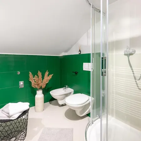 Antre 2 - Podkrovný Apartamento